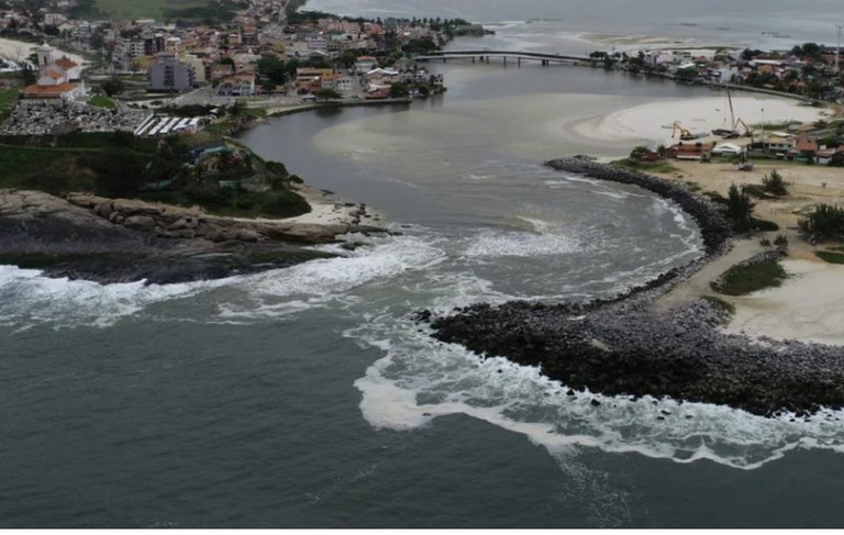 Foto aérea mostra a boca da Barra de Saquarema