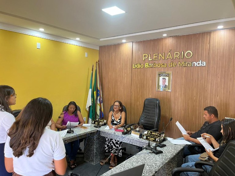 Foto mostra conselho reunido