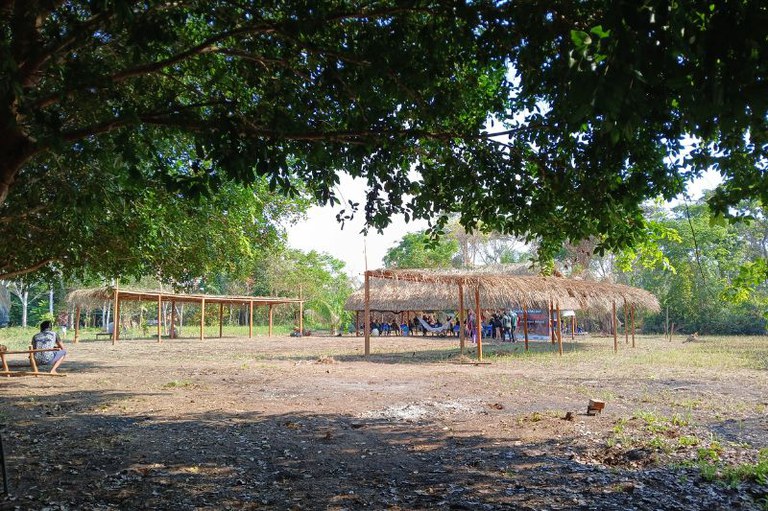 Foto mostra cabana de uma das comunidades