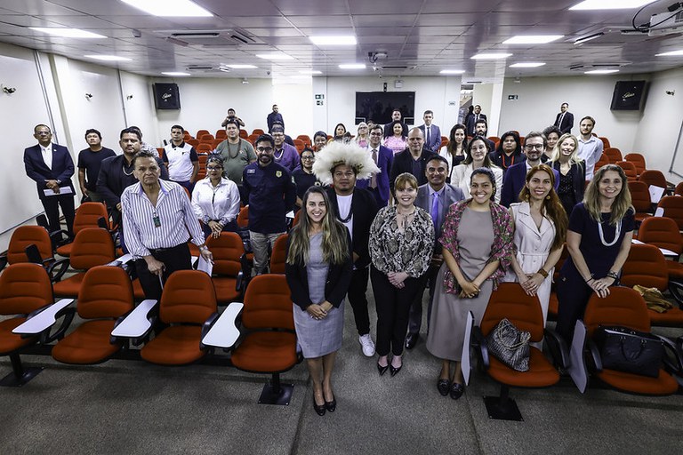 Foto de Participantes da reunião preparatória para audiência dos Cinta Larga
