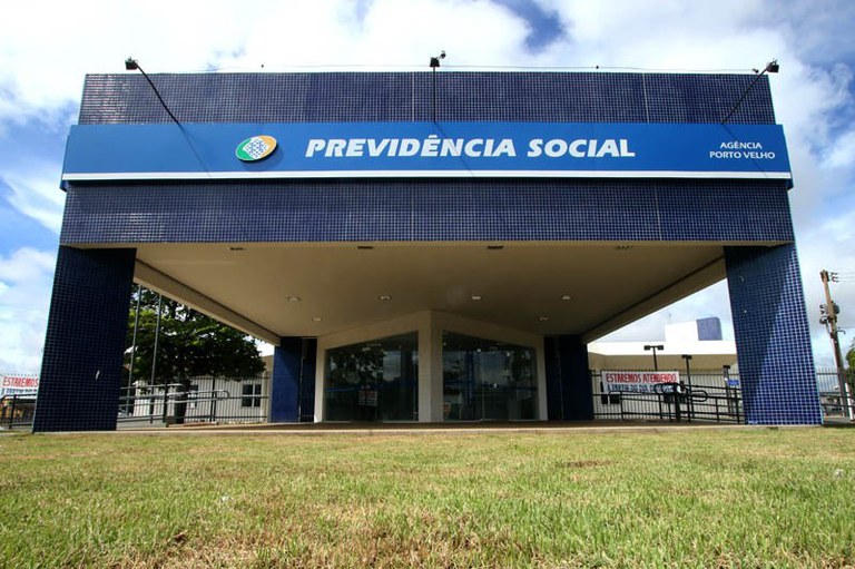 Foto mostra fachada de agência da previdência em Rondônia