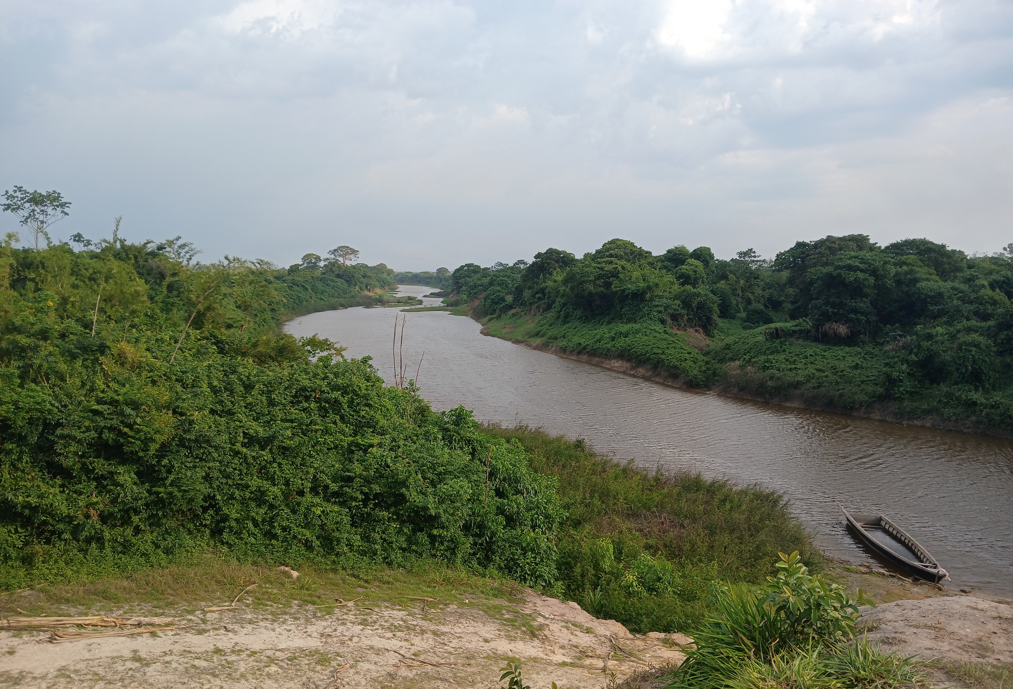 rio e barco.jpg