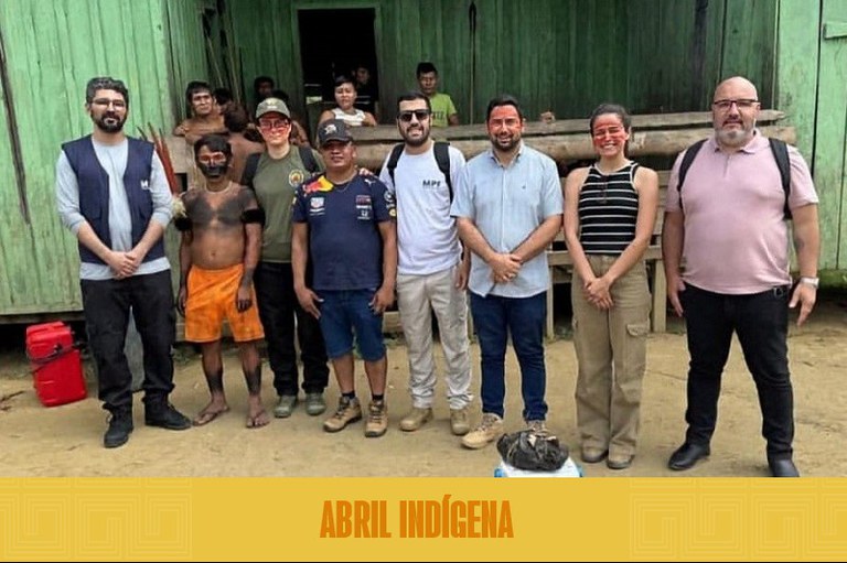 Foto dos participantes da visita à TI Yanomami