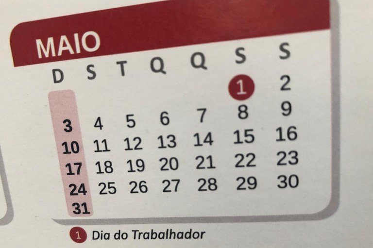 Calendário do mês de maio de 2026 com a data do 1º de Maio em destaque