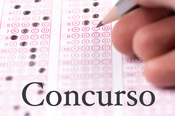 Arte que mostra, ao fundo, um cartão resposta e uma mão segurando um lápis para marcar as respostas e, em primeiro plano, a palavra "Concurso" em letras pretas.