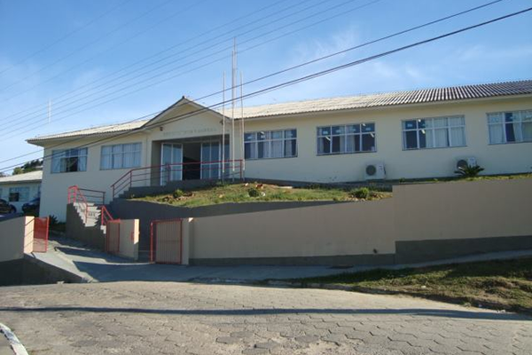 Foto da fachada da de Educação Básica Domingos Barbosa Cabral