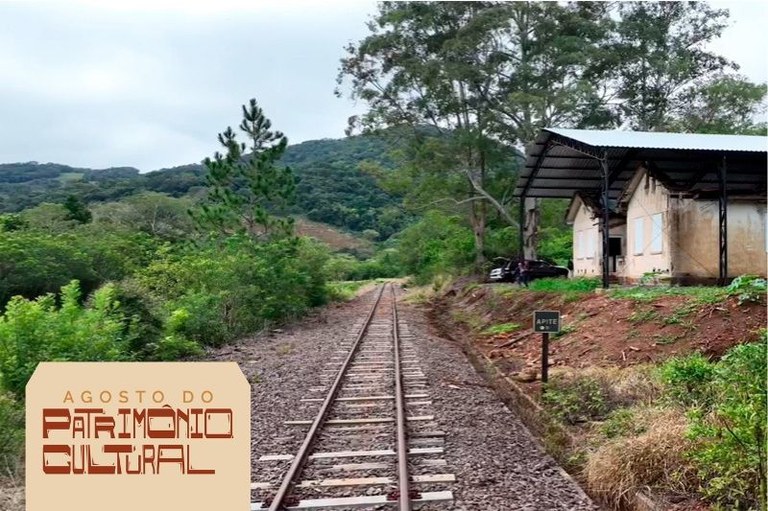 Foto mostra trilhos de uma estrada de ferro e ao lado a casa de pernoite