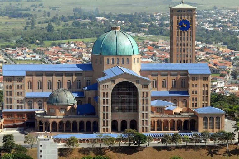 Imagem aérea mostra Basílica de Nossa Senhora Aparecida