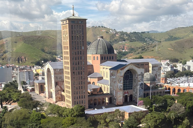 Imagem mostra basílica de Nossa Senhora Aparecida