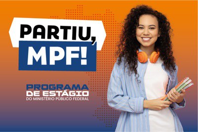 À direita, uma jovem sorridente segura cadernos e usa fones de ouvido laranja no pescoço. À esquerda, em destaque, o texto “Partiu, MPF!” aparece sobre fundo azul e laranja. Abaixo, lê-se “Programa de Estágio do Ministério Público Feder