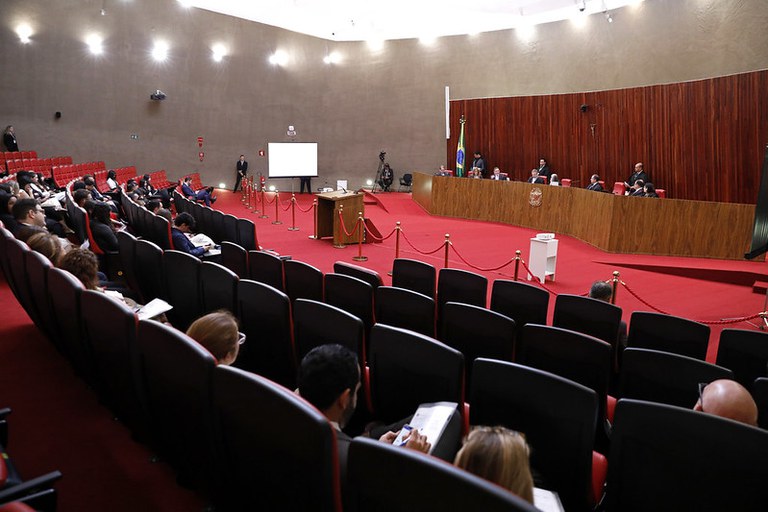 Foto da sessão plenária do TSE da quinta-feira, 6 de novembro
