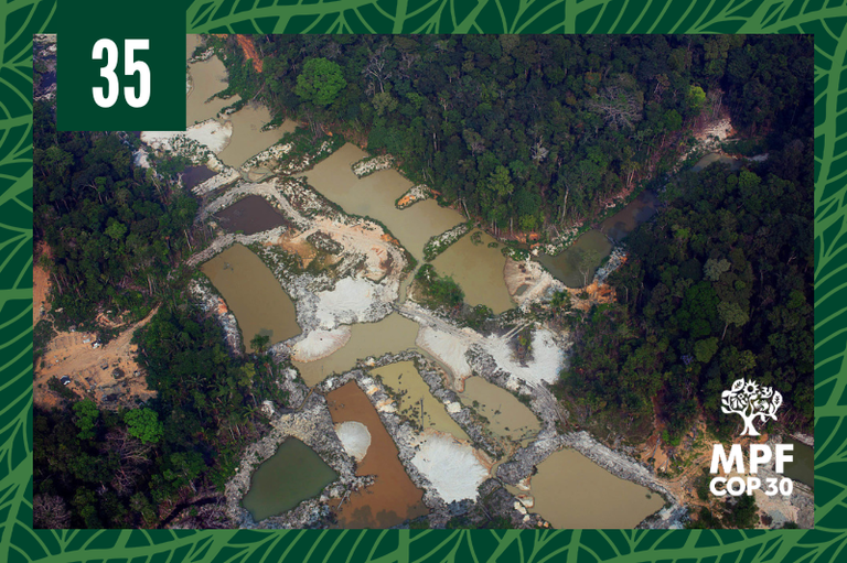 Foto aérea de garimpo ilegal na Terra Indígena Munduruku