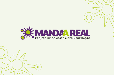 A imagem apresenta um fundo claro com elementos gráficos em tons de verde e roxo, que lembram ilustrações estilizadas de vírus. No centro há um logotipo com o texto Manda A Real em letras maiúsculas. Abaixo, há um subtítulo em preto que diz Projeto de Combate à Desinformação.