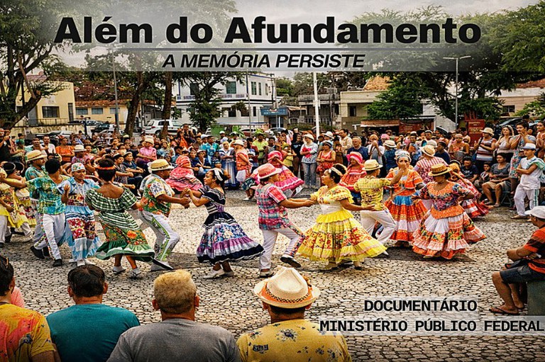 Capa do documentário Além do Afundamento - A Memória Persiste mostra pessoas com trajes coloridos durante dança regional, com o título do filme e o texto Documentário Ministério Público Federal