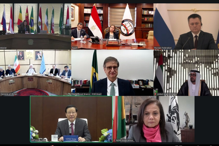 Print de tela da reunião on-line com todos os participantes