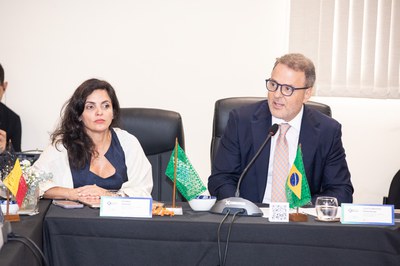 Foto do vice-PGR discursando no encontro com os procuradores-gerais do Mercosul