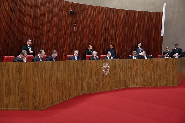 imagem do plenário do TSE no momento do julgamento