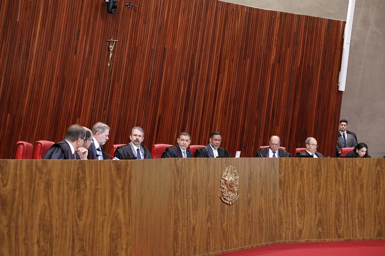 imagem do plenário do TSE no momento do julgamento