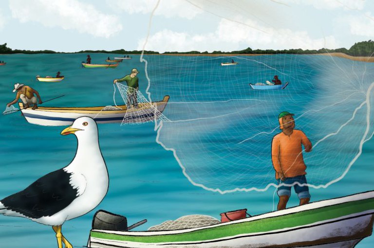 A imagem é uma ilustração colorida que retrata pescadores artesanais em ação, lançando e recolhendo redes em pequenas embarcações sobre águas azuis. Em destaque, um pescador manuseia uma grande rede e uma gaivota aparece em primeiro plano. Ao fundo, outros barcos e uma vegetação ribeirinha completam a cena, que valoriza a pesca tradicional e a relação com a natureza