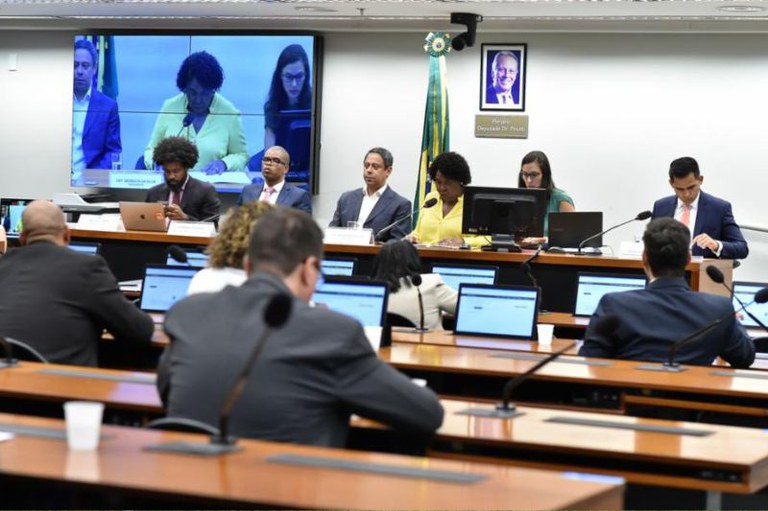 Foto mostra a sala de audiência durante o evento