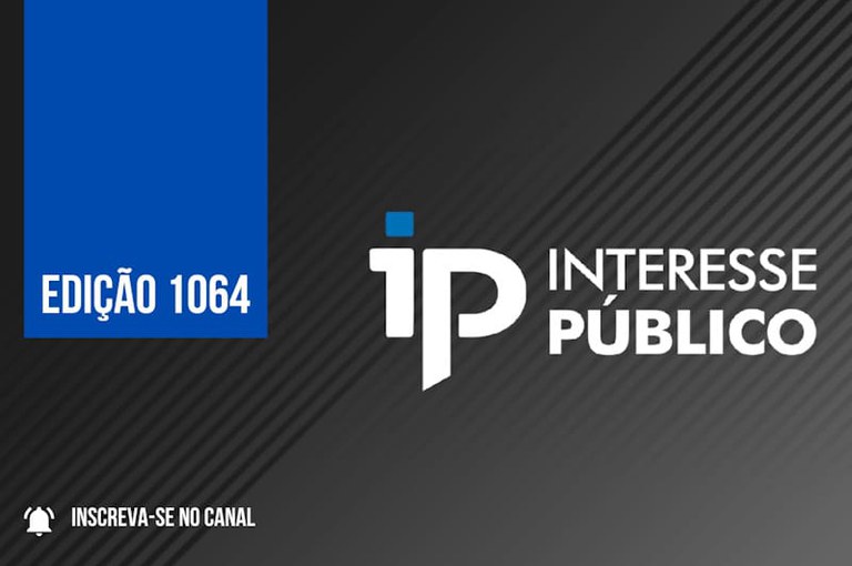 Arte de fundo preto com o nome do programa Interesse Público escrito do lado direito com letras brancas; na parte superior esquerda um retângulo azul com o inscrição Edição 1064 escrita com letras brancas