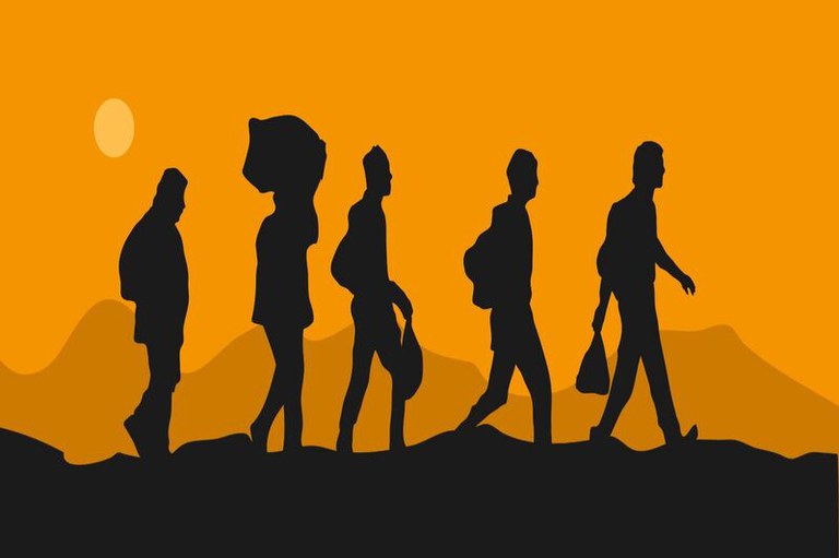 Imagem de fundo amarelo com silhuetas de pessoas com sacolas e malas nas costas e nas mãos.