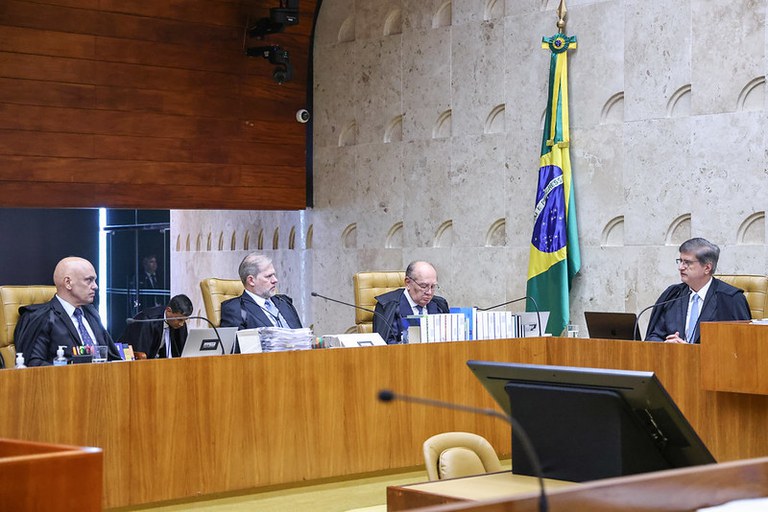 Foto da sessão plenária do STF de 19 de março de 2026. É possível ver, da esquerda para a direita, os ministros Alexandre de Moraes, Dias Toffoli, Gilmar Mendes e o procurador-geral da República, Paulo Gonet.