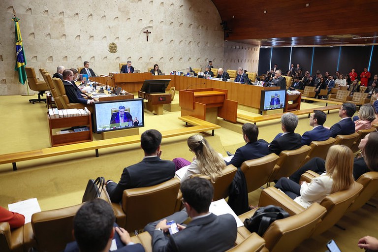 Foto da sessão plenária do STF