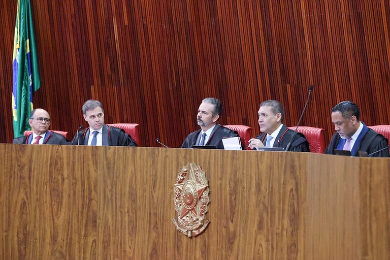 Foto do plenário do TSE no momento do julgamento