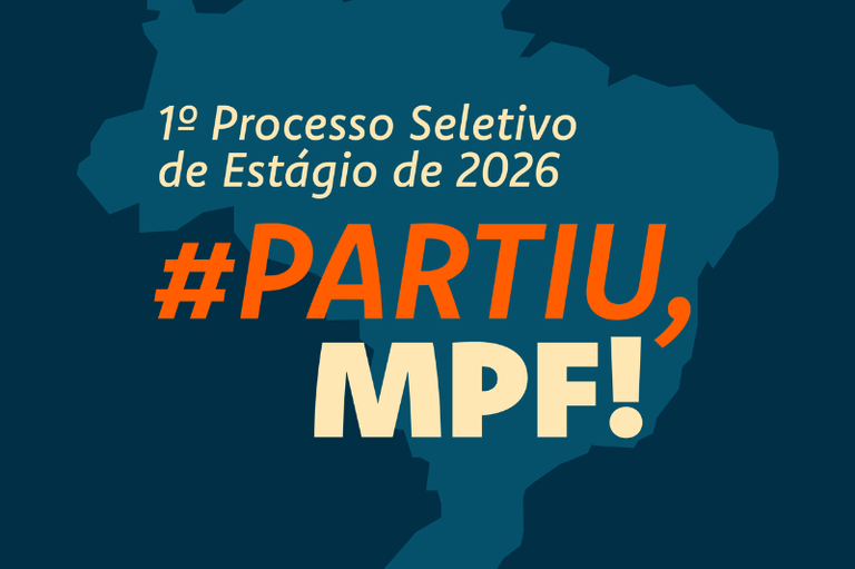 Banner digital com fundo em azul-escuro sobreposto por uma silhueta estilizada do mapa do Brasil em um tom de azul levemente mais claro. No centro, o texto em letras cursivas e cor creme diz: "1º Processo Seletivo de Estágio de 2026". Logo abaixo, em letras garrafais e inclinadas, destaca-se a frase "#PARTIU, MPF!", com a primeira palavra em laranja vibrante e a sigla "MPF!" em creme. O design é limpo, com alto contraste entre as fontes e o fundo, transmitindo uma mensagem direta e institucional.