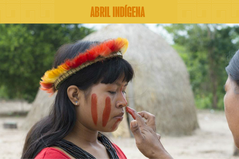 Mulheres Nambikwara Mamaindê pintam o rosto