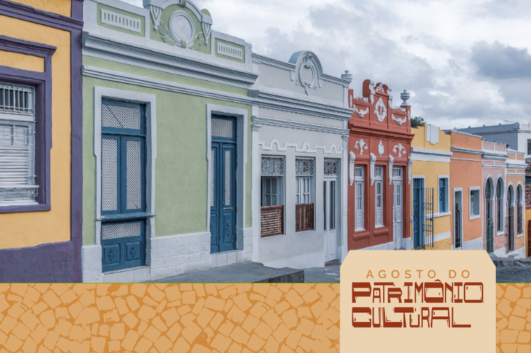 Rua em Olinda (PE) com casario colorido conservado