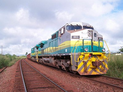 Trem de minério na estrada de ferro Carajás (foto: Fernando Santos Cunha Filho em licença CC BY 3.0, via Wikipedia)