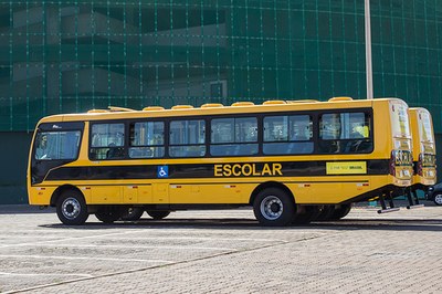 Foto de um ônibus escolar 