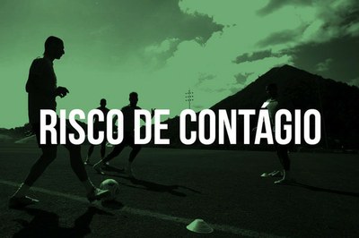 #ParaTodosVerem - Imagem com silhueta de jogadores da seleção brasileira realizando um treino com bola, fundo com cor verde. Na frente, o texto: "risco de contágio".