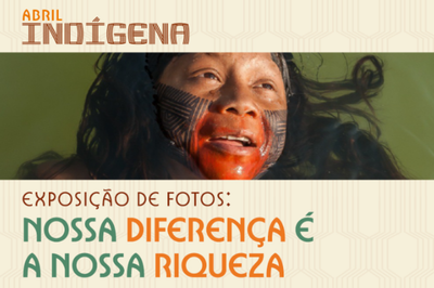 Arte retangular com foto de uma mulher indígena com o rosto pintado. está escrito abril indígena, exposição de fotos Nossa Diferença é a Nossa Riqueza.