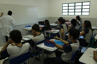 Estudantes em sala de aula