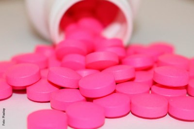 Foto de comprimidos na cor rosa