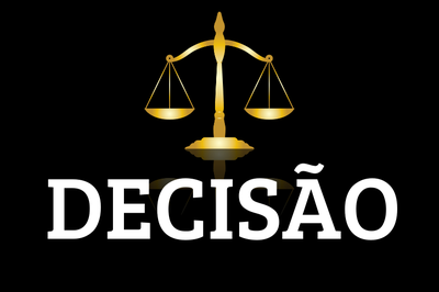 Arte retangular com fundo preto e o desenho de uma balança símbolo da justiça na cor dourada. está escrita a palavra decisão na parte inferior, na cor branca.