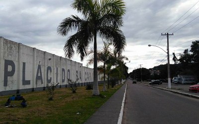 Fotografia mostra a fachada do Instituto Penal Plácido de Sá Carvalho
