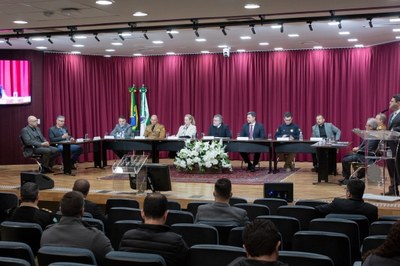 Foto da coletiva de imprensa realizada na terça-feira, dia 27 de setembro, no auditório do Tribunal Regional Eleitoral do Paraná (TRE-PR). 