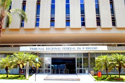 Foto da fachada do prédio do Tribunal Regional Federal da 1ª Região, em Brasília