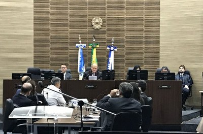 Imagem mostra desembargador, procurador regional e investigados durante interrogatório em sala do Tribunal Regional Federal da 2ª Região