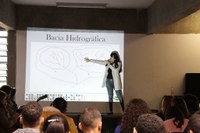 Kathia Cristhina Sonoda em palestra realizada na Escola Estadual Jd. Iguatemi