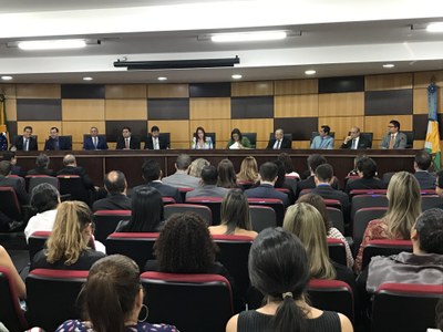 Imagem da mesa formada por autoridades em cerimônia de abertura da correição geral do CNMP em Roraima.