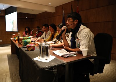 Foto mostra os participantes da reunião 