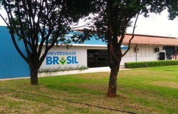 Foto da fachada da Universidade Brasil